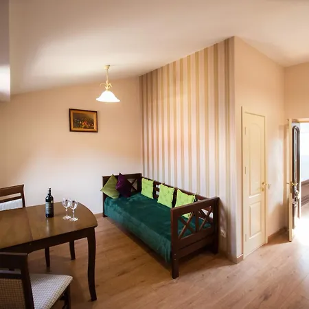 Yaroslava Osmomysla 9 Square - Center شقة إلفيف