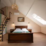 Yaroslava Osmomysla 9 Square - Center شقة إلفيف
