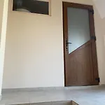 Yaroslava Osmomysla 9 Square - Center شقة إلفيف