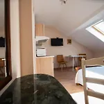 Yaroslava Osmomysla 9 Square - Center شقة إلفيف