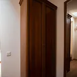 Yaroslava Osmomysla 9 Square - Center *