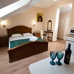 Yaroslava Osmomysla 9 Square - Center *