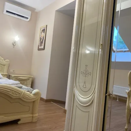 Daire Yaroslava Osmomysla 9 Square - Center Lviv