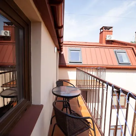 Yaroslava Osmomysla 9 Square - Center Daire *