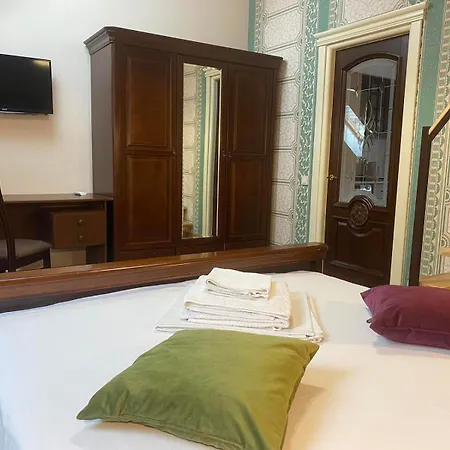Yaroslava Osmomysla 9 Square - Center Апартаменти Львів