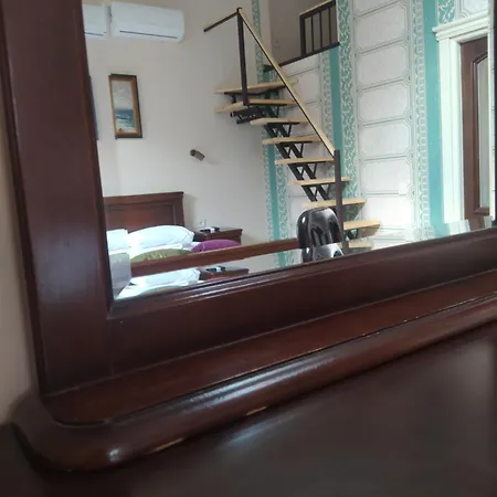 Yaroslava Osmomysla 9 Square - Center