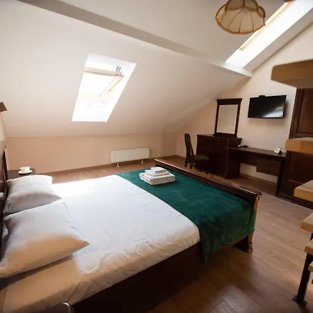 Apartment Yaroslava Osmomysla 9 Square - Center Lviv