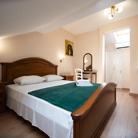 Yaroslava Osmomysla 9 Square - Center Lviv