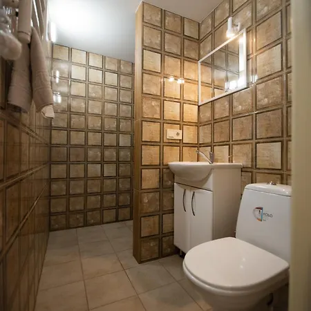 Yaroslava Osmomysla 9 Square - Center