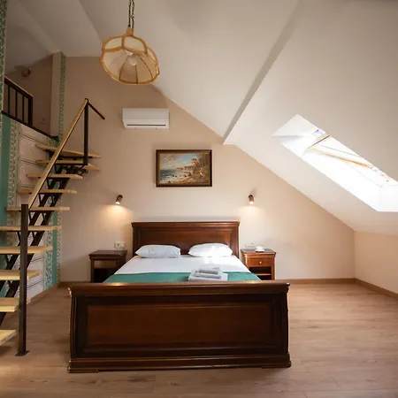 Yaroslava Osmomysla 9 Square - Center Daire Lviv