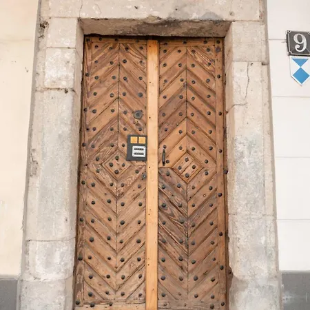 Yaroslava Osmomysla 9 Square - Center Apartment