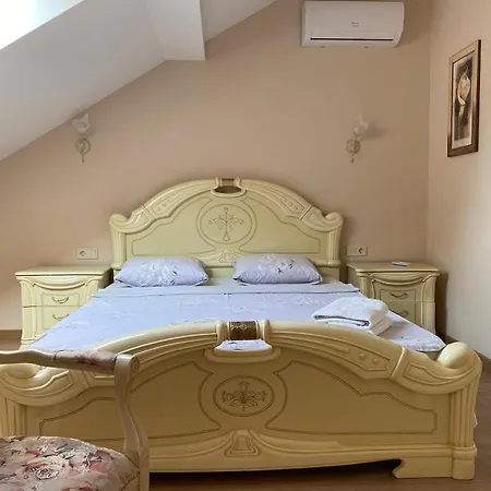 Apartment Yaroslava Osmomysla 9 Square - Center
