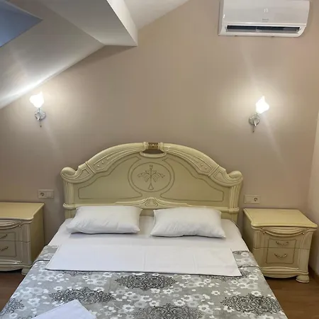 Yaroslava Osmomysla 9 Square - Center Apartment Lviv