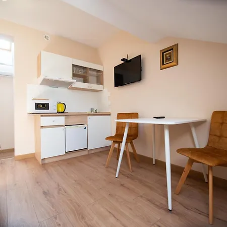 Apartman Yaroslava Osmomysla 9 Square - Center *