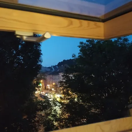 Yaroslava Osmomysla 9 Square - Center Apartment *