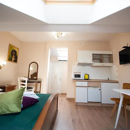 Yaroslava Osmomysla 9 Square - Center Апартаменти