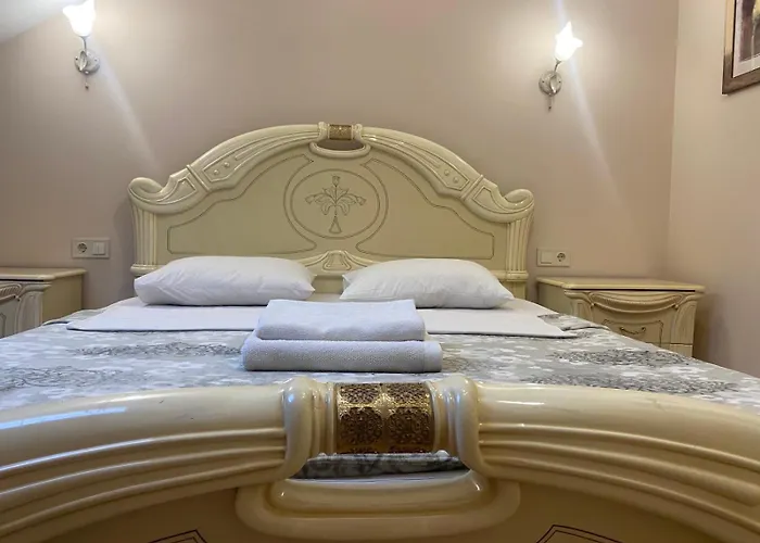 Yaroslava Osmomysla 9 Square - Center