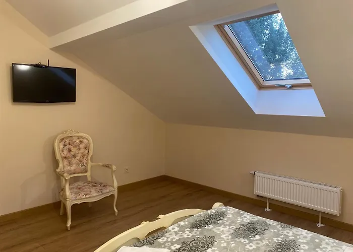 Yaroslava Osmomysla 9 Square - Center