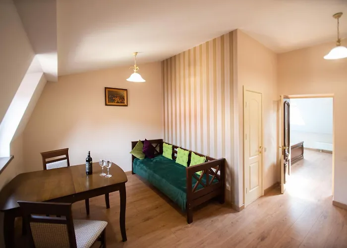 Yaroslava Osmomysla 9 Square - Center Apartamento Leópolis