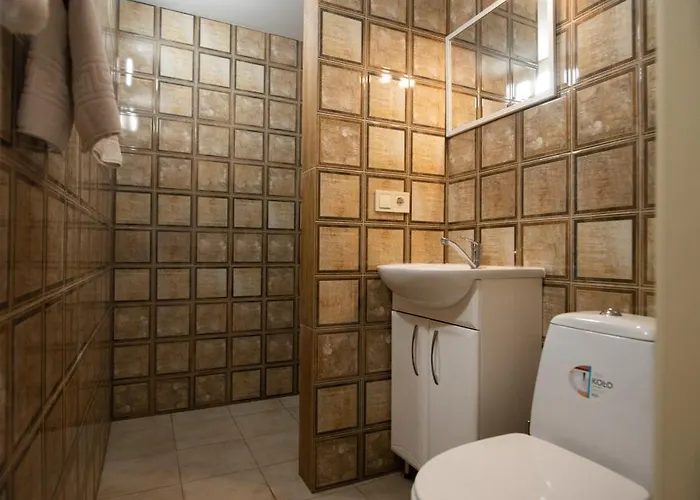 Yaroslava Osmomysla 9 Square - Center