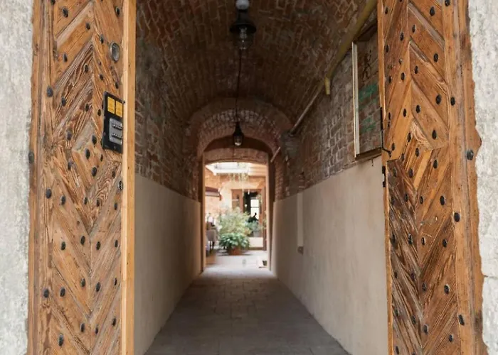 Yaroslava Osmomysla 9 Square - Center