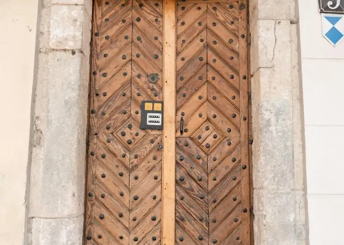 Yaroslava Osmomysla 9 Square - Center Apartment