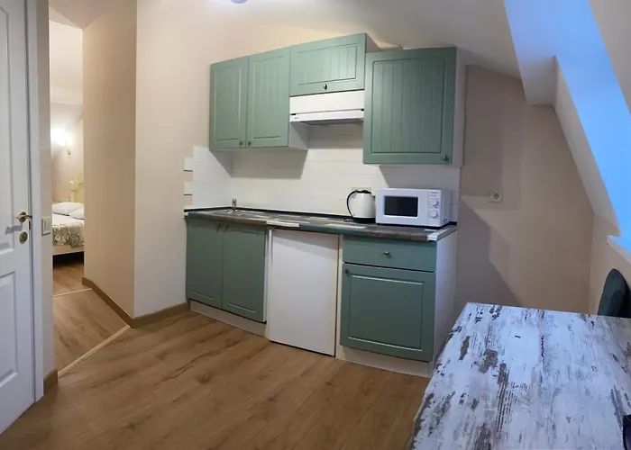 Yaroslava Osmomysla 9 Square - Center