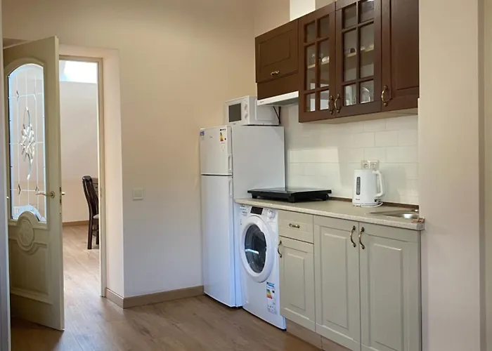 Yaroslava Osmomysla 9 Square - Center * Λβιβ