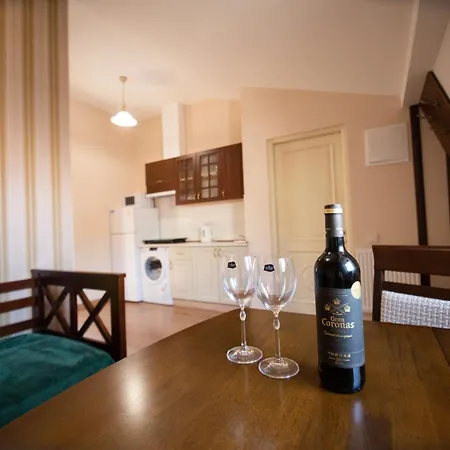 Yaroslava Osmomysla 9 Square - Center Apartment *