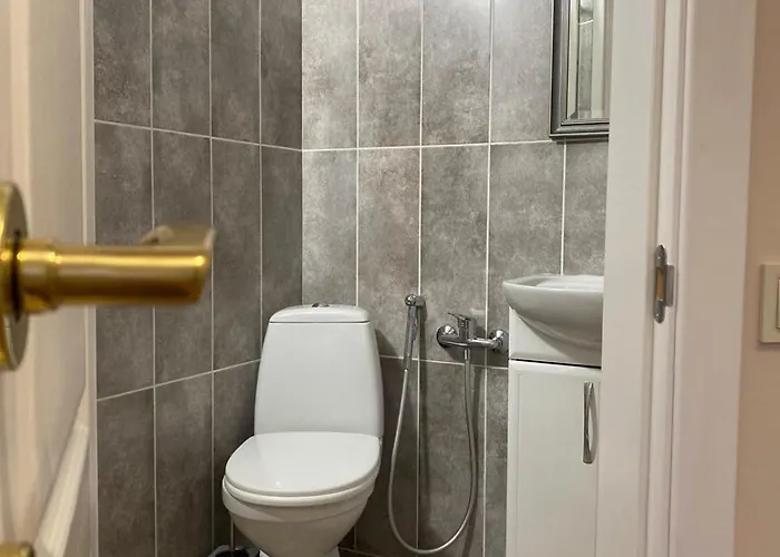 Yaroslava Osmomysla 9 Square - Center *