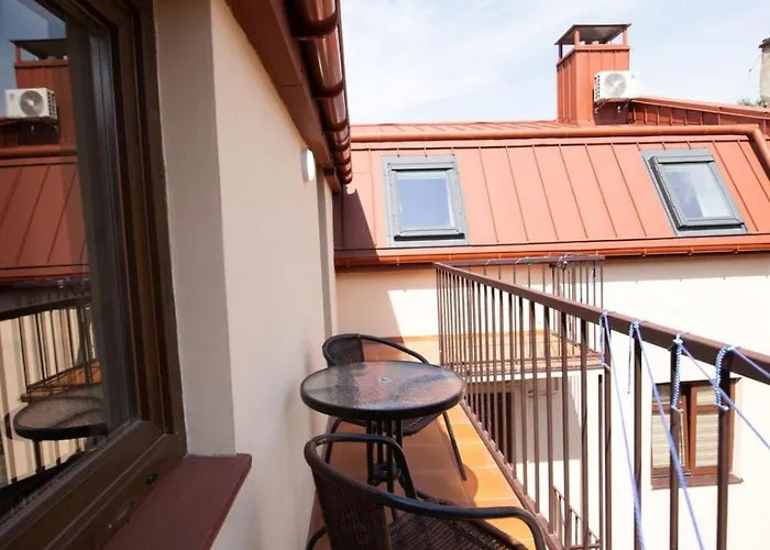 Yaroslava Osmomysla 9 Square - Center