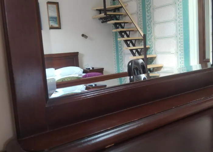 Yaroslava Osmomysla 9 Square - Center