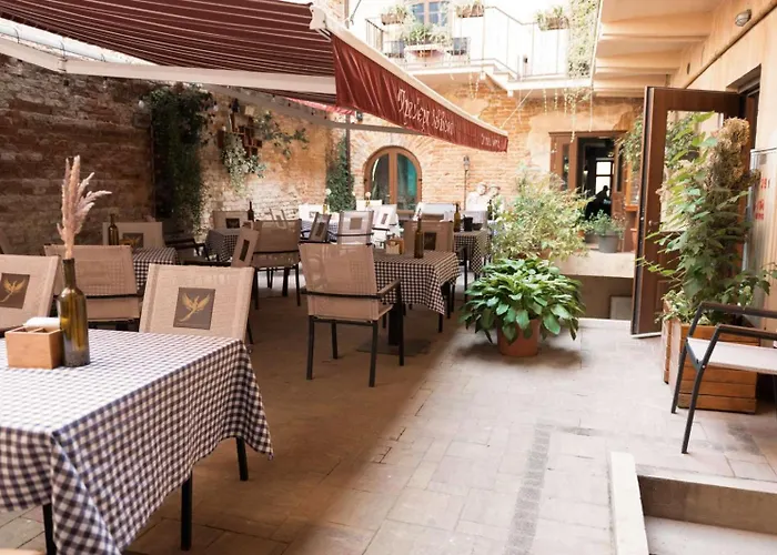 Yaroslava Osmomysla 9 Square - Center *