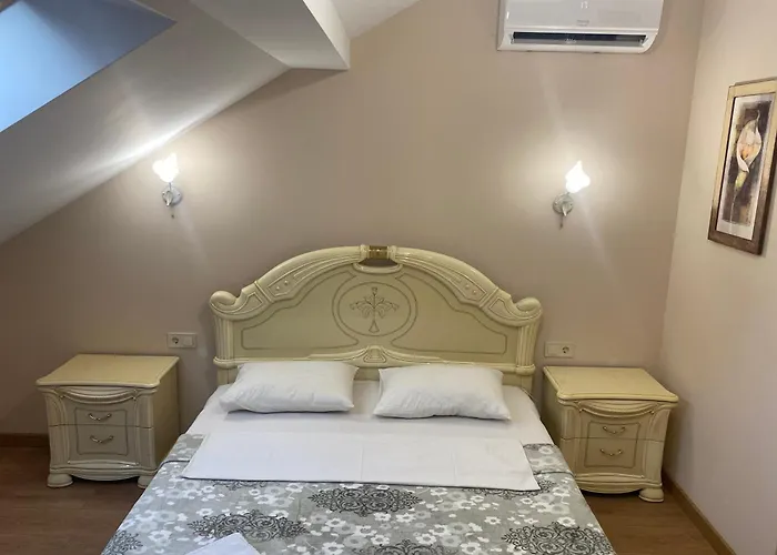 Yaroslava Osmomysla 9 Square - Center Apartment Lviv